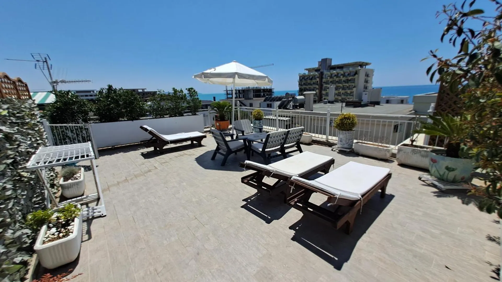 Paradise Rooftop Golem 0*, Golem (Tirana) Albanien